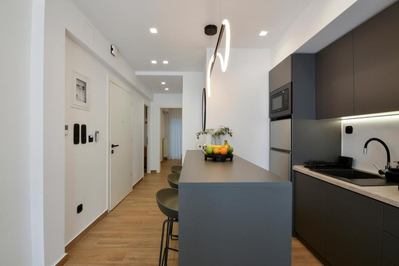 Luxury Downtown Apartment C2 テッサロニキ エクステリア 写真